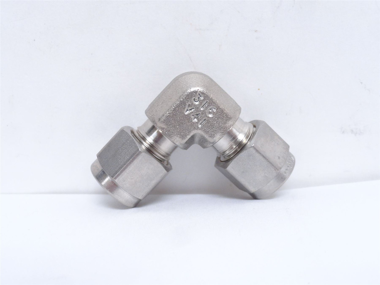 Swagelok SS-400-9; Union Elbow 90Deg; SS-316; 1/4" Tube