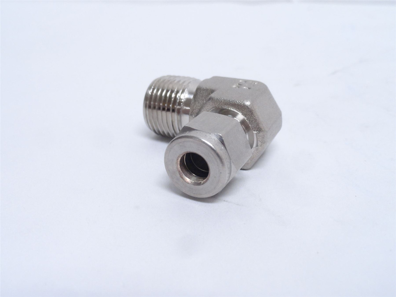 Swagelok SS-400-2-6; Tube Elbow; 90Deg; SS-316 1/4" To 3/8NPT