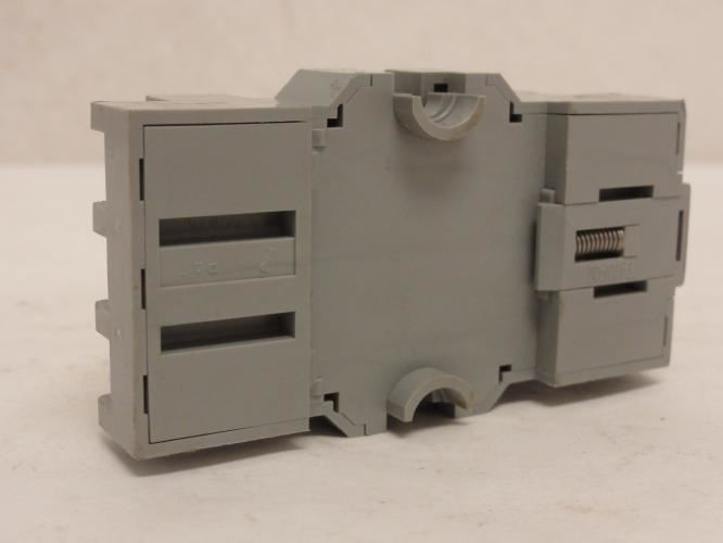 Idec SR3B-05; Relay Socket; 10A; 300V; 11-Pin