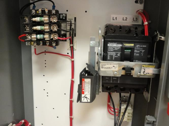 Square D 8539SBG1; Enclosed Starter 3-9A 3P 575VAC Coil: 120VAC