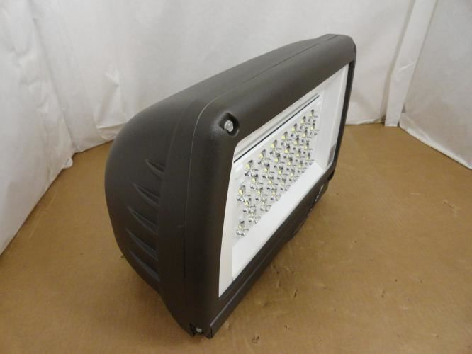 Hubbell LMC30LU4K31; Wall Pack; 44W Led 4000K