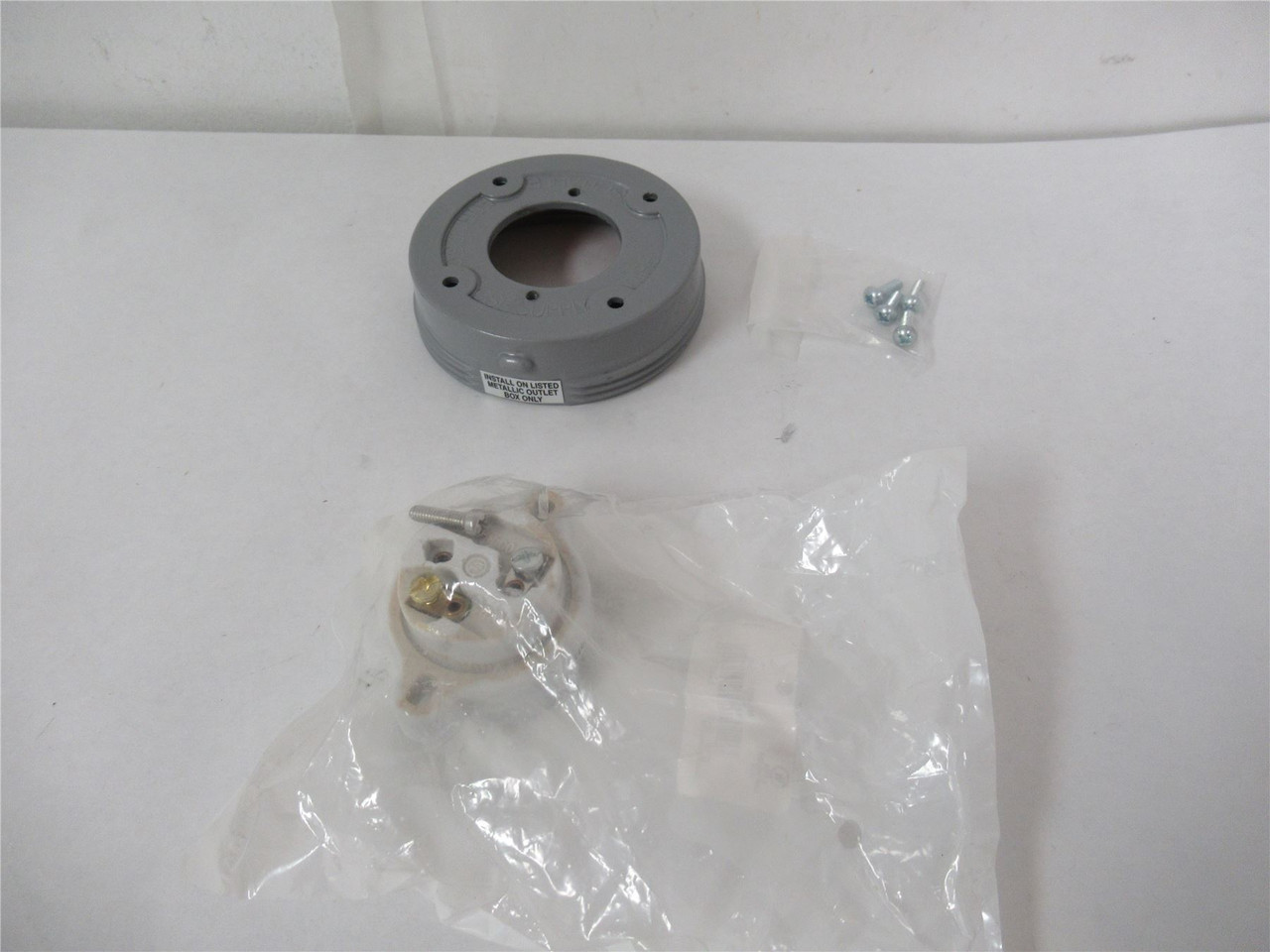 Leviton 061-878; Lighting Mount