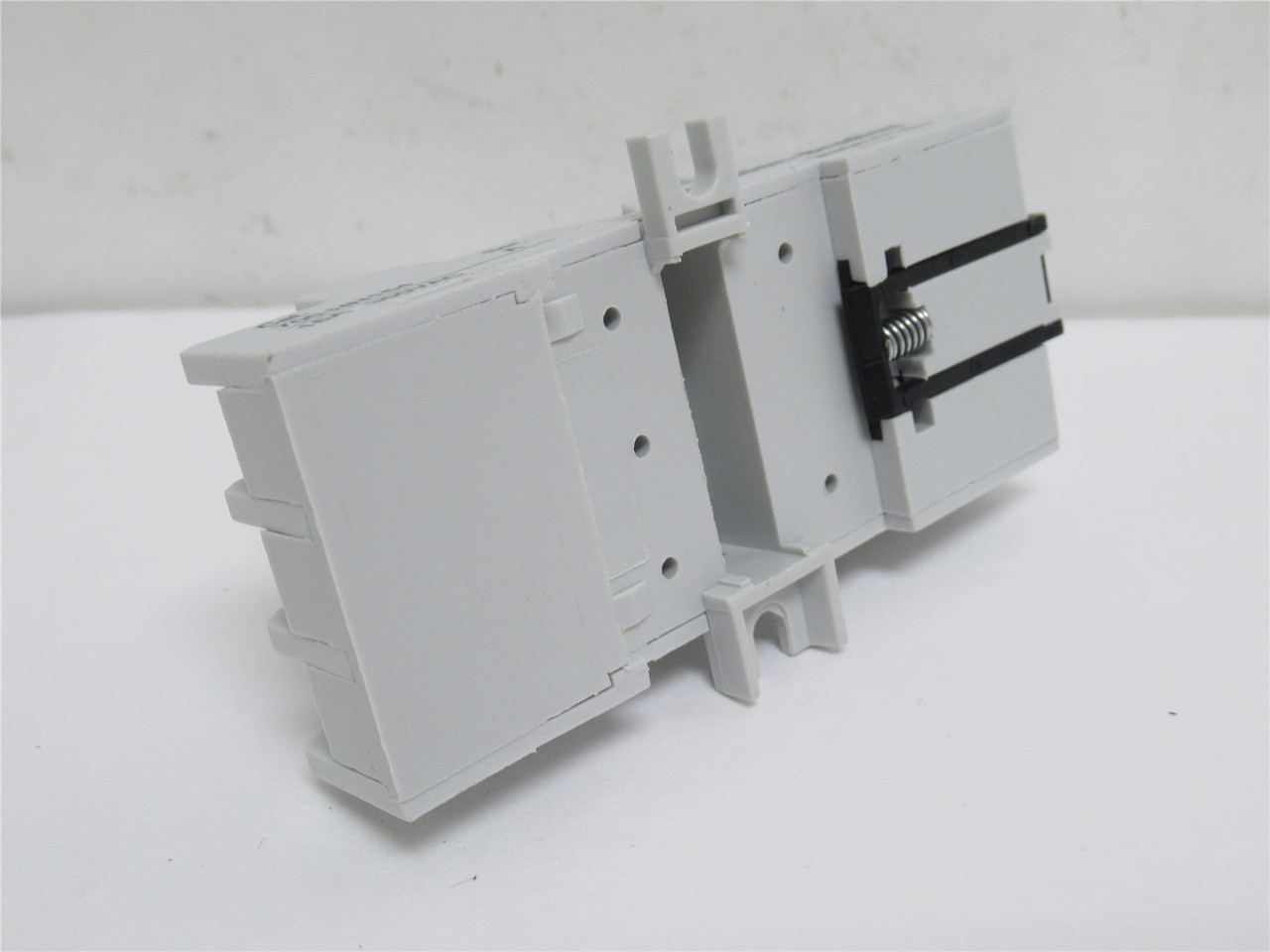Allen-Bradley 700-HN154; Relay Socket; 11-Blade; 15A 300VAC
