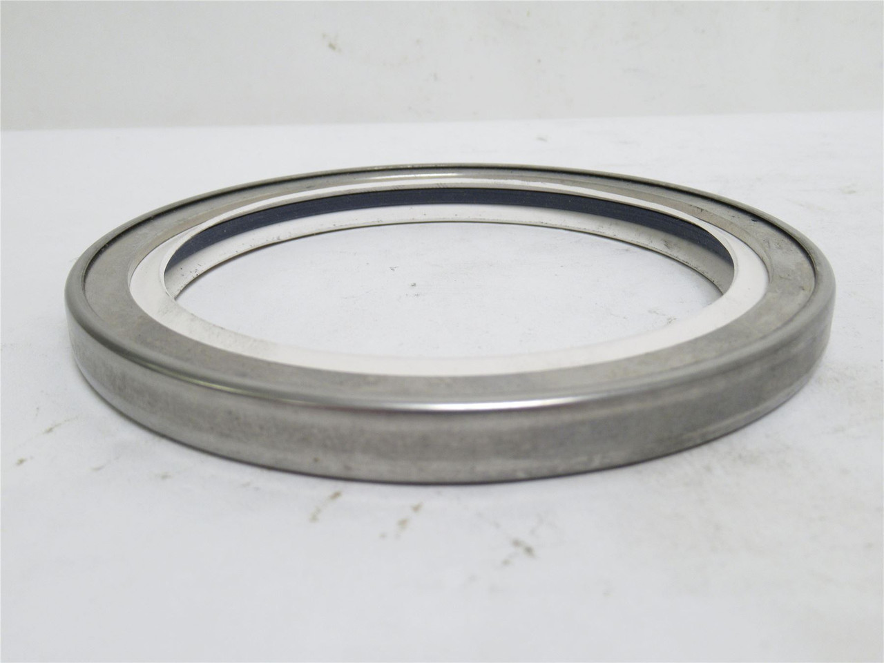 Garlock 24076-9662; Double Lip Seal; Model 61; 4"ID x 5"OD