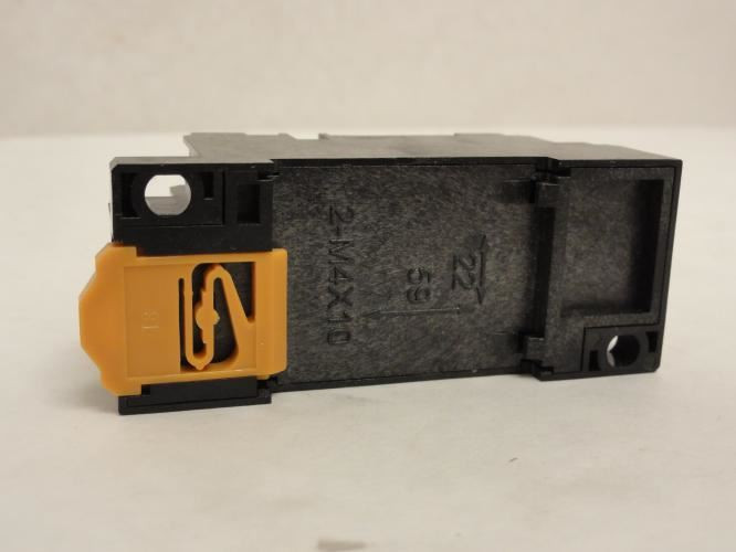 Cutler-Hammer D2PA4; Relay Socket; 5A@250V; 14-Pin