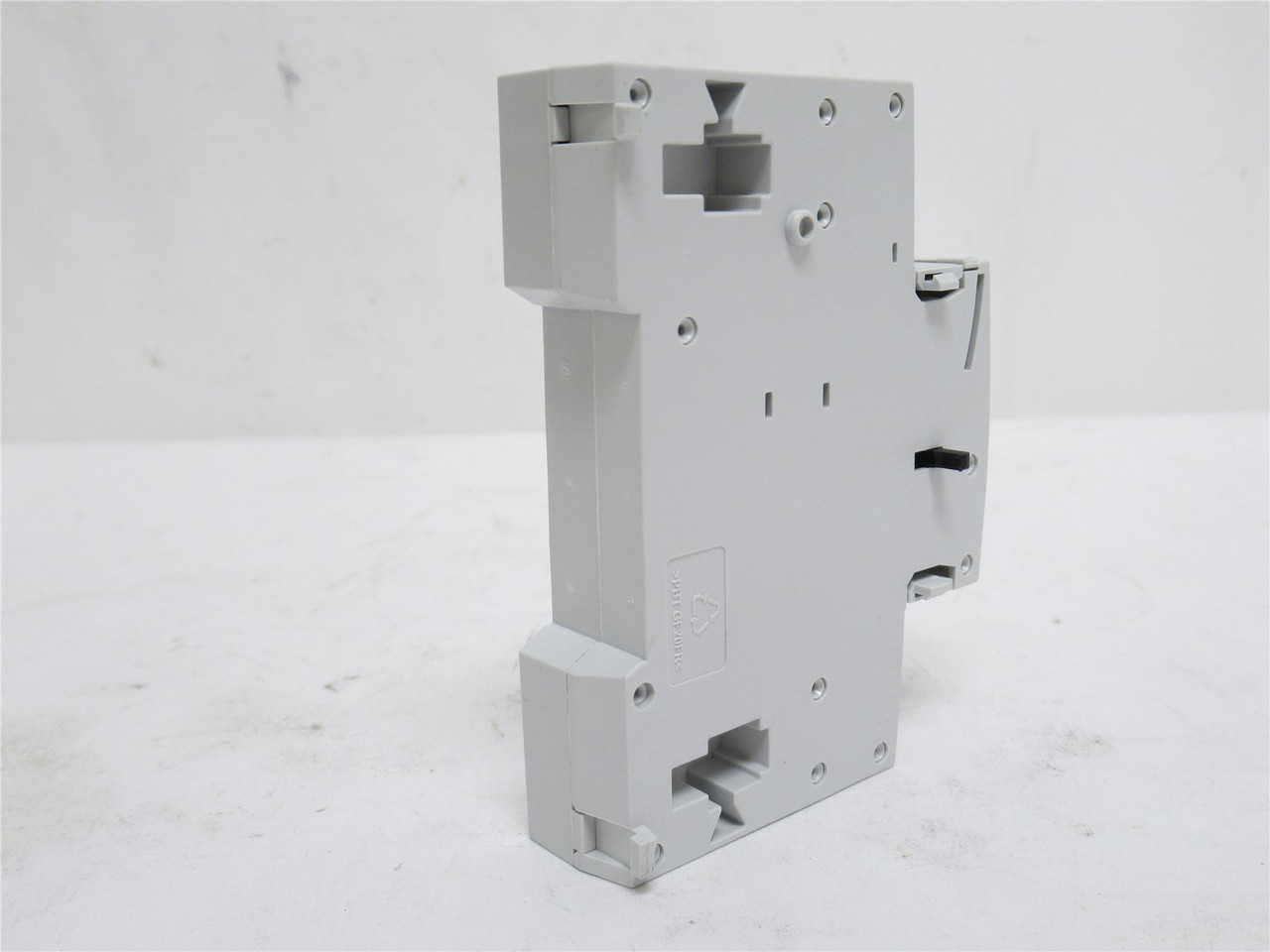 Siemens 3RV1902-1DF0; Aux Release; Shunt Trip; 90-110VAC