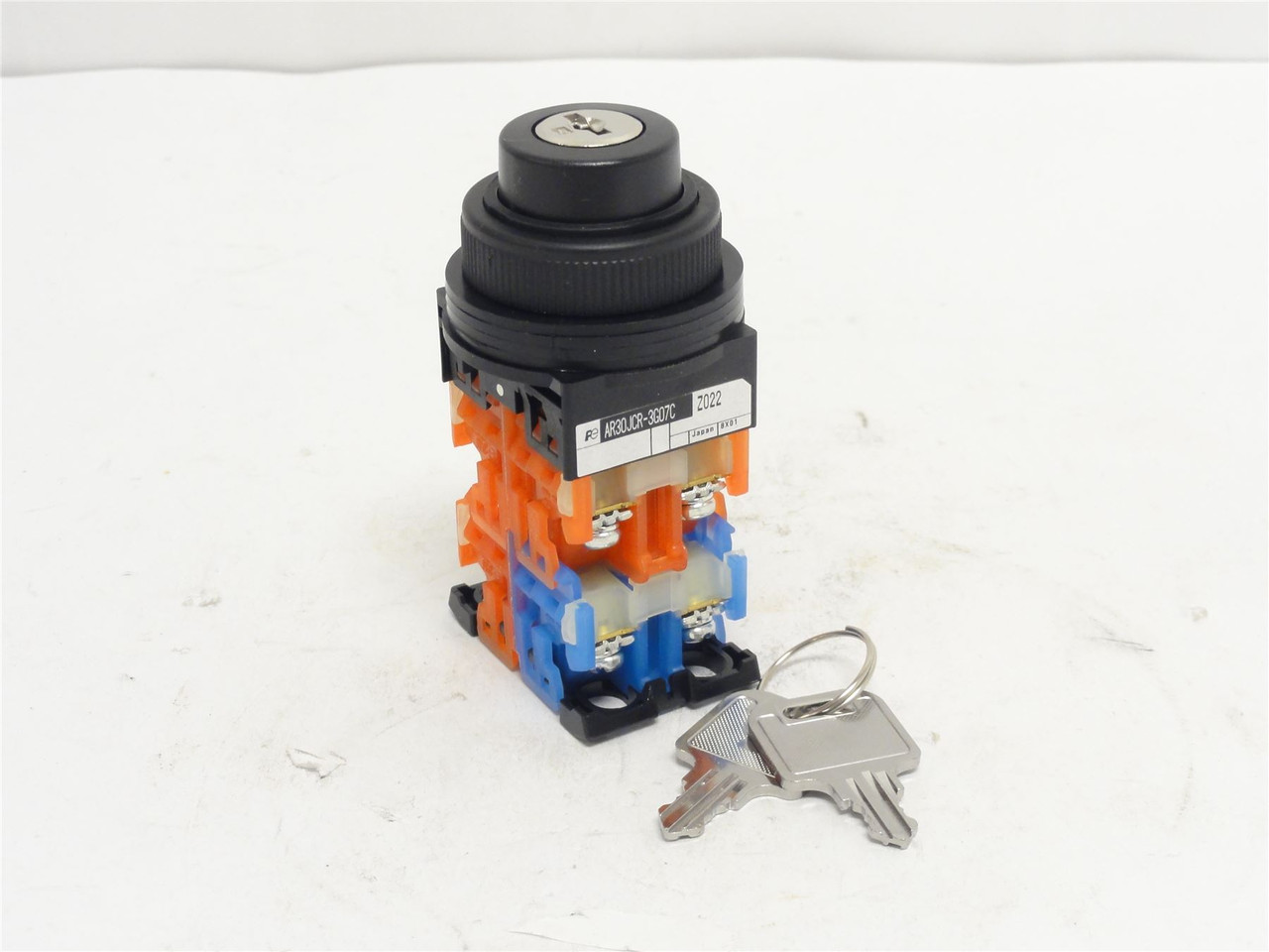 Fuji AR30JCR-3G07CAZ022; Keyed Selector Switch; 10A; 600VAC