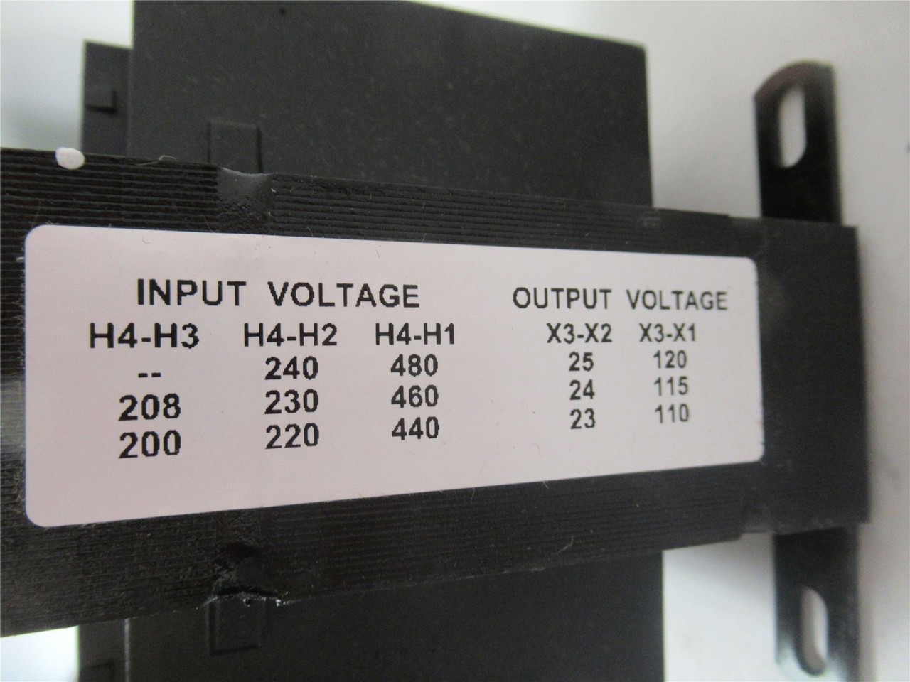Eaton CE0150E5ECE; Transformer 150VA Pri: 208/220/240 Sec 120