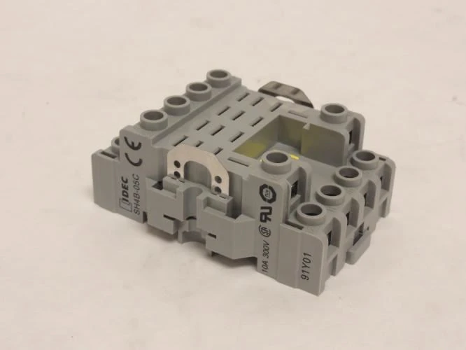 Idec SH4B-05C; Relay Socket; Panel; Screw; 14 Pin; 10A; 300V
