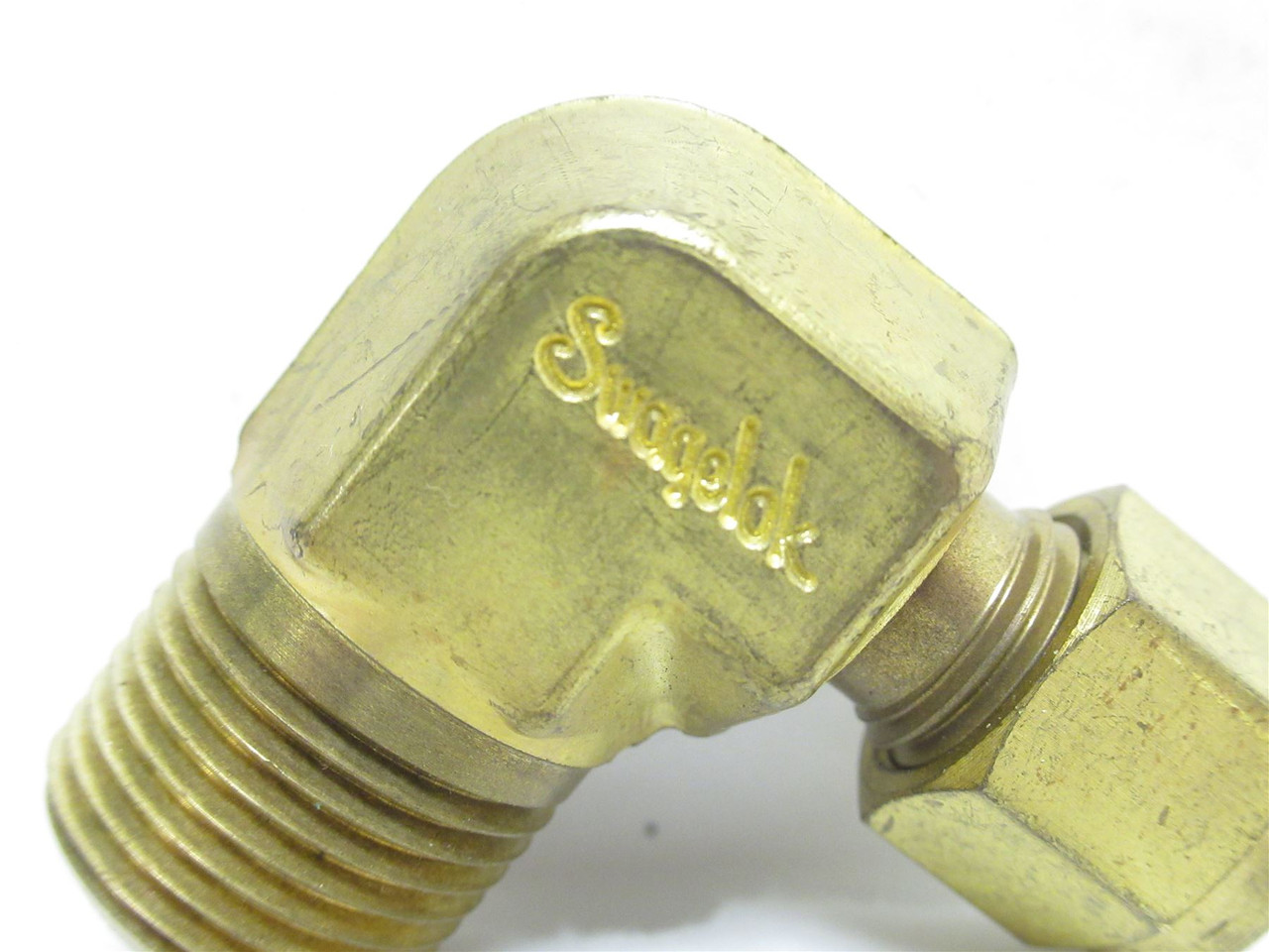 Swagelok B-600-2-6; Elbow Fitting 90Deg; 3/8NPT x #6 Tube