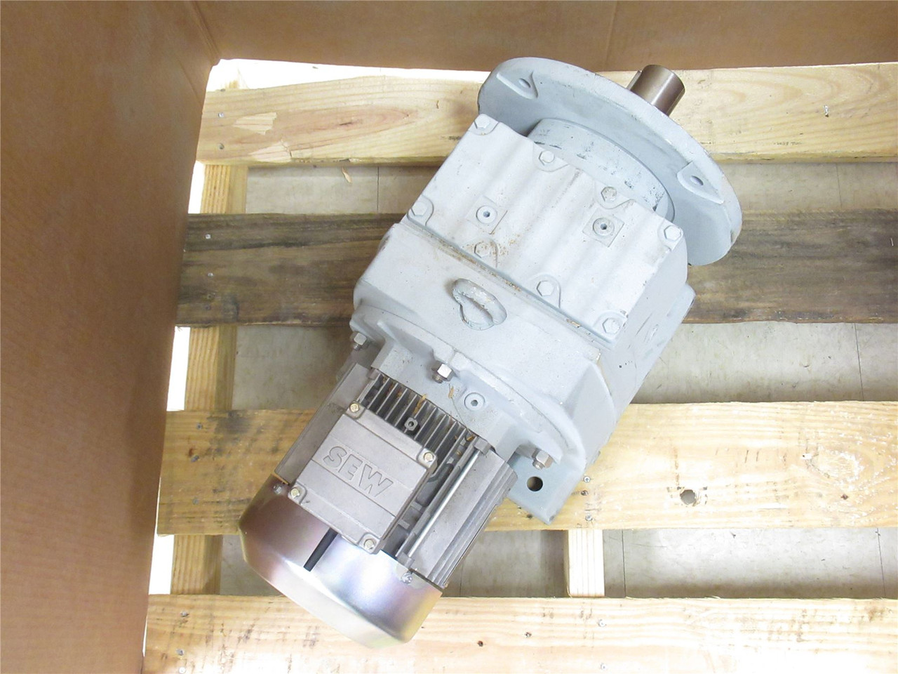 SEW R87FDT90L4; AC Gearmotor; 104.83:1; 1.5KW 240/460V; 3Ph
