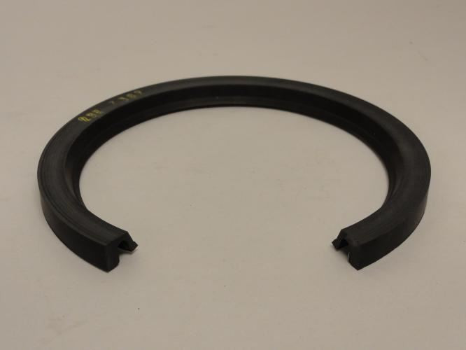 Garlock 25003-7389; Oil Seal 3.75"ID x 4.75" OD x 0.375" Wide