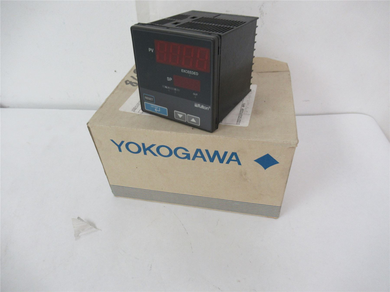 Yokogawa UT350L-00; Temp Process Controller 100-240VAC