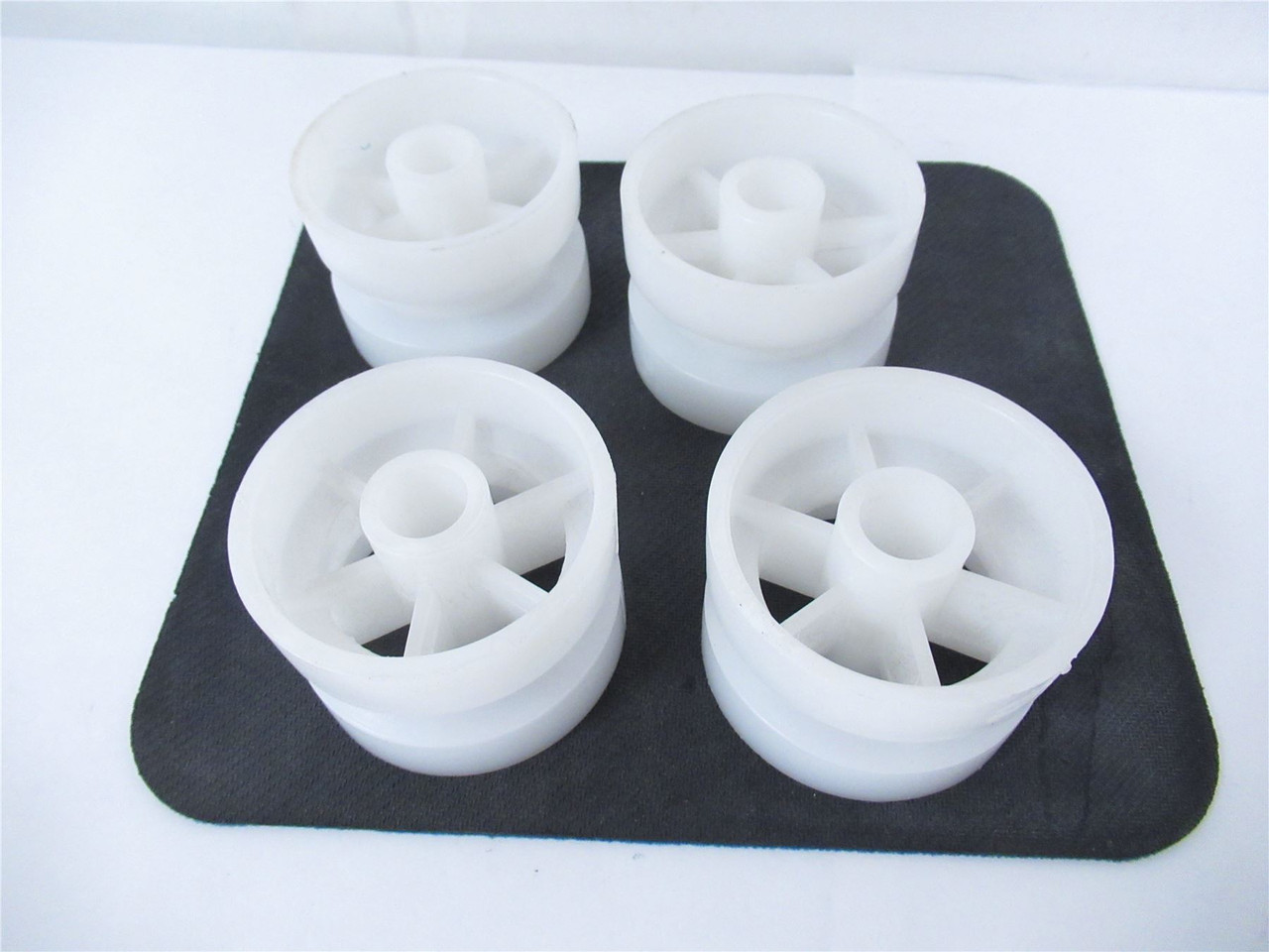 MFG E004040; Lot-4 Roller Guide Box 2.625"