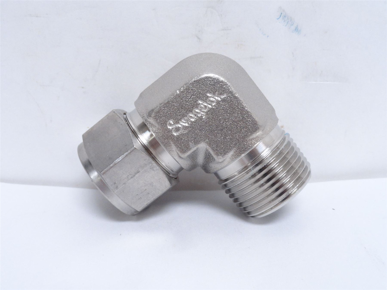 Swagelok SS-1210-2-12; Tube Elbow 90Deg SS-316; 3/4" x 3/4NPT