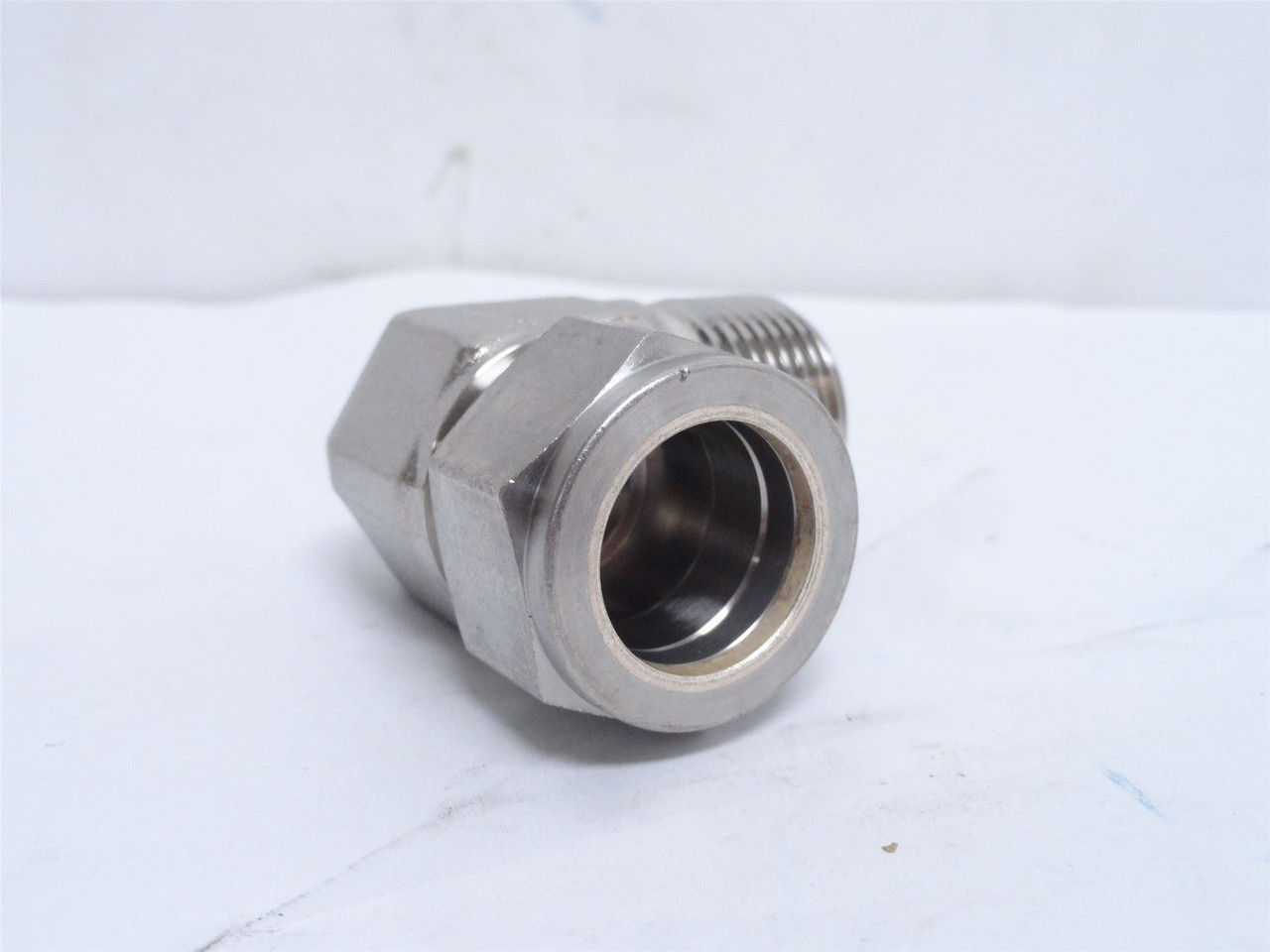 Swagelok SS-1210-2-12; Tube Elbow 90Deg SS-316; 3/4" x 3/4NPT