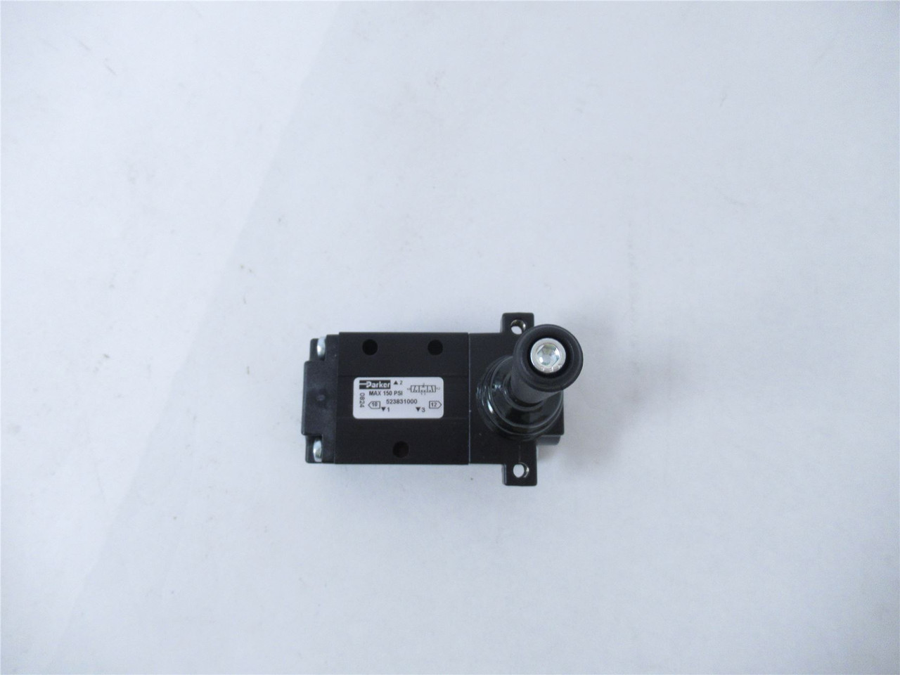 Parker 523831000; Directional Control Valve 3-Way 3-Position
