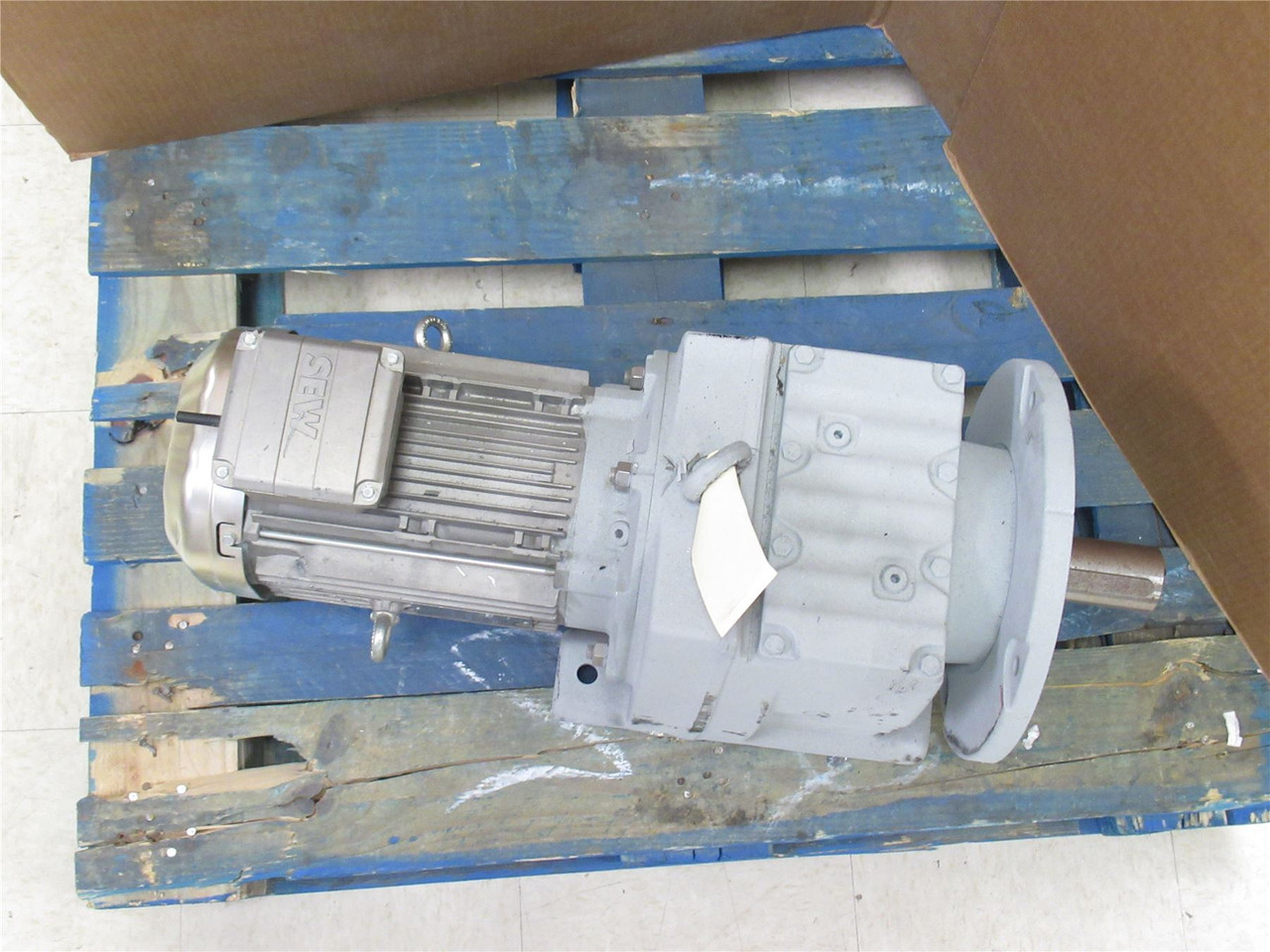 SEW DRN100LM4; Gearmotor; Ratio: 124.97; 380-400VAC; 60Hz
