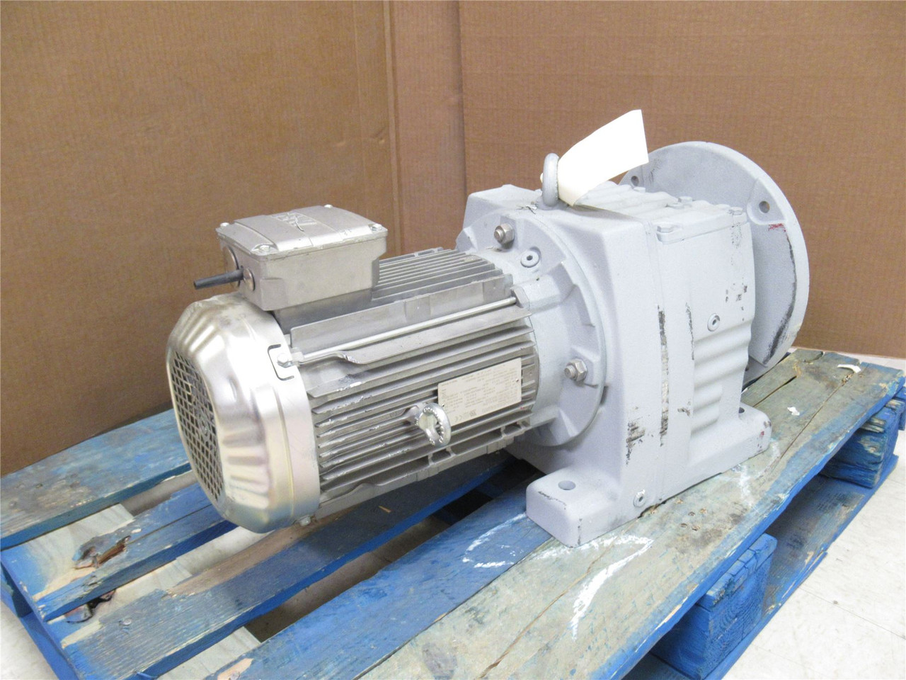 SEW DRN100LM4; Gearmotor; Ratio: 124.97; 380-400VAC; 60Hz