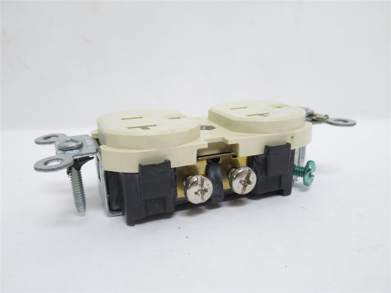 Industry-Std 52HD78; Lot-2; Duplex; Receptacles; 20A; 125V