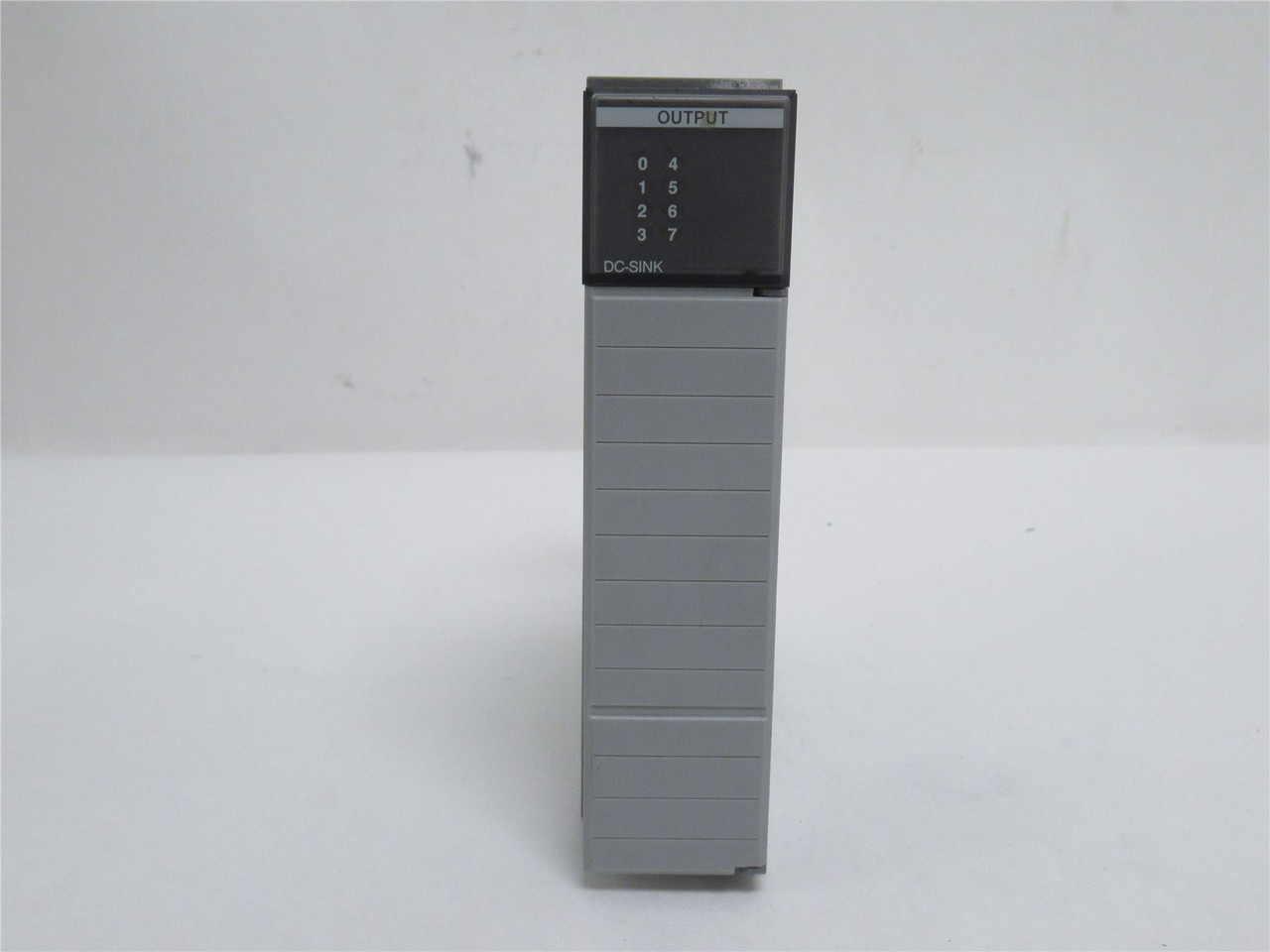 Allen-Bradley 1746-OV8; Output Module; Current Sinking; 10-50VDC In