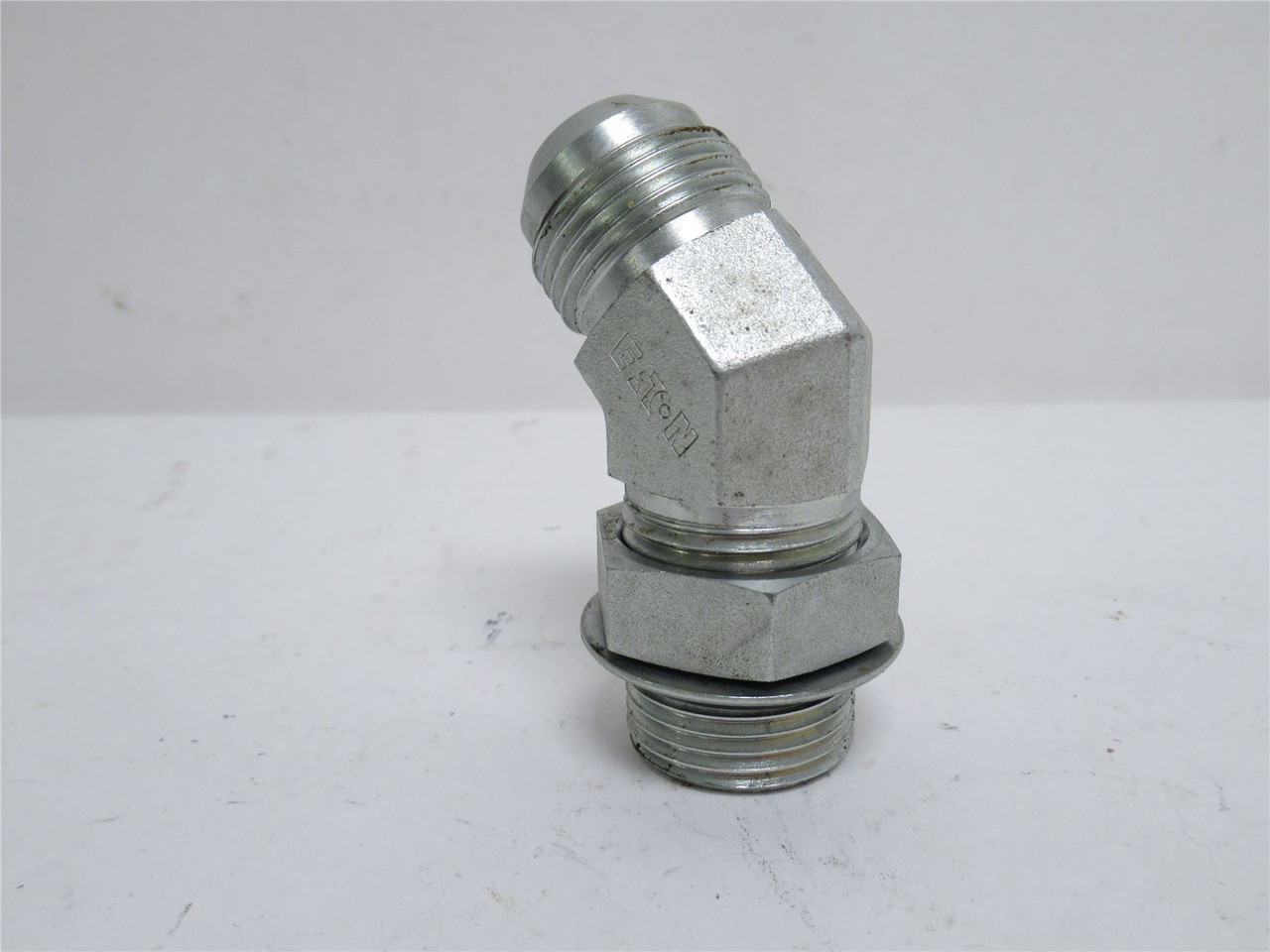 Eaton 2061-12-12S; Adaptor Elbow 45Deg; 3/4 JIC x 3/4 BOSS