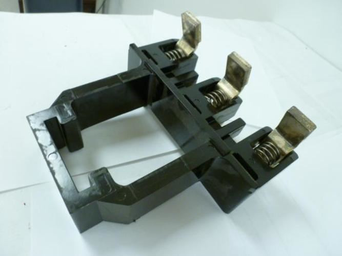 Allen-Bradley MDL-Unkn84875; Contact Support 3 pole; Unknown model