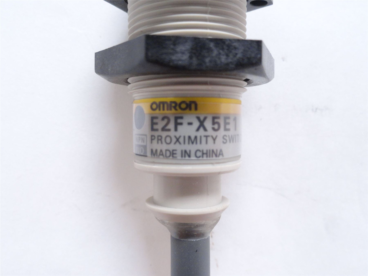 Omron E2F-X5E1; Inductive Proximity Sensor; 10-30VDC; 2m Wire