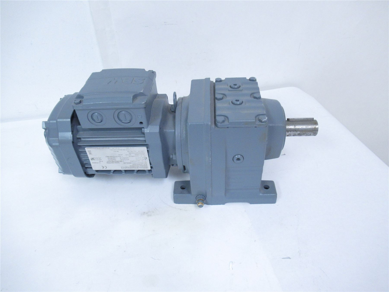 SEW R37DRN63M6; Motor Gearbox 0.12kW; 105.28:1 240/480VAC