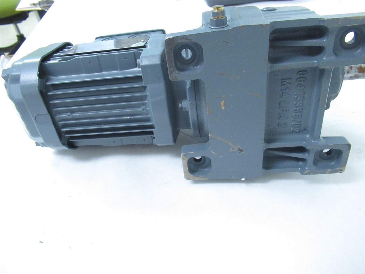 SEW R37DRN63M6; Motor Gearbox 0.12kW; 105.28:1 240/480VAC