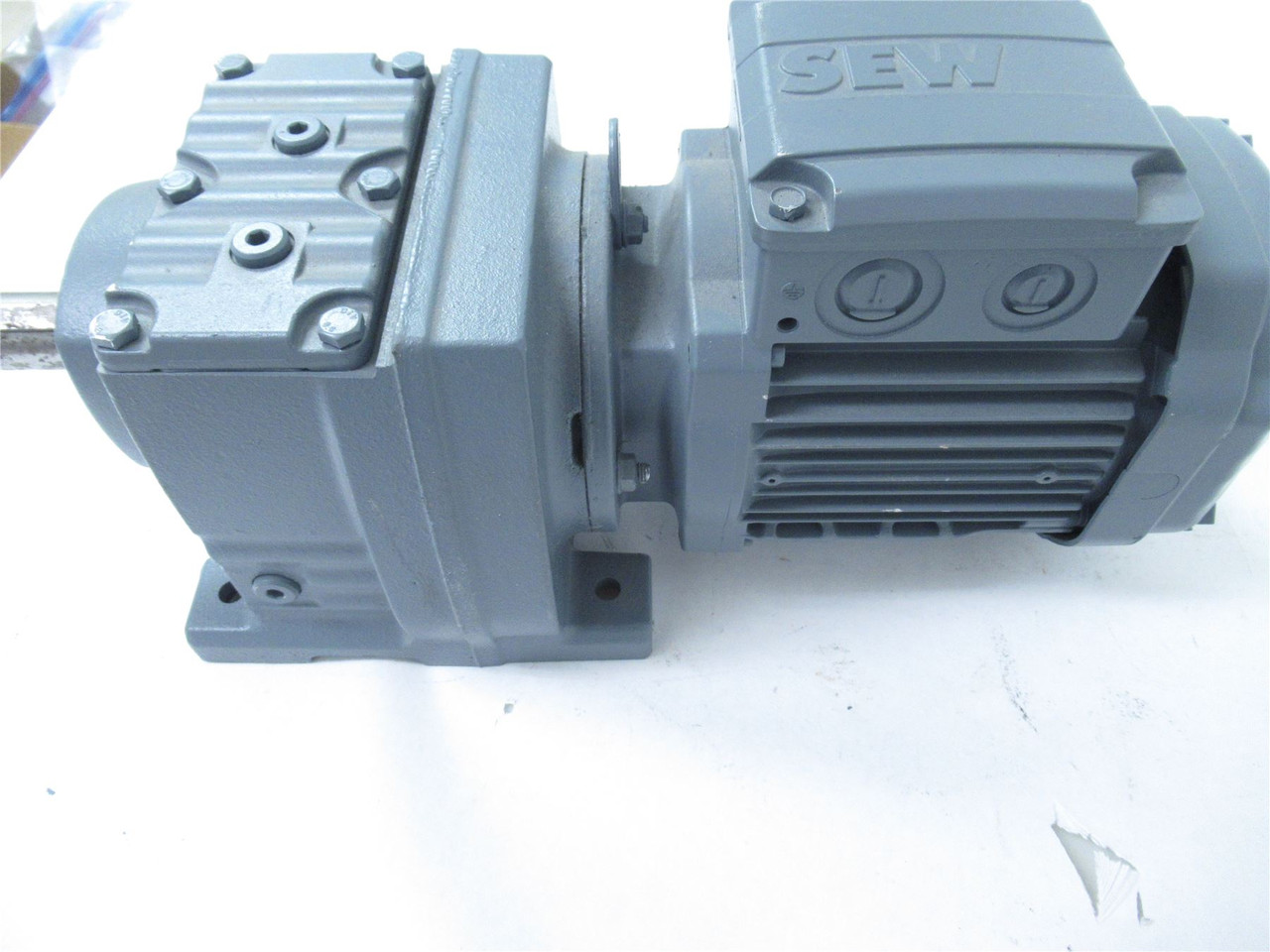 SEW R37DRN63M6; Motor Gearbox 0.12kW; 105.28:1 240/480VAC