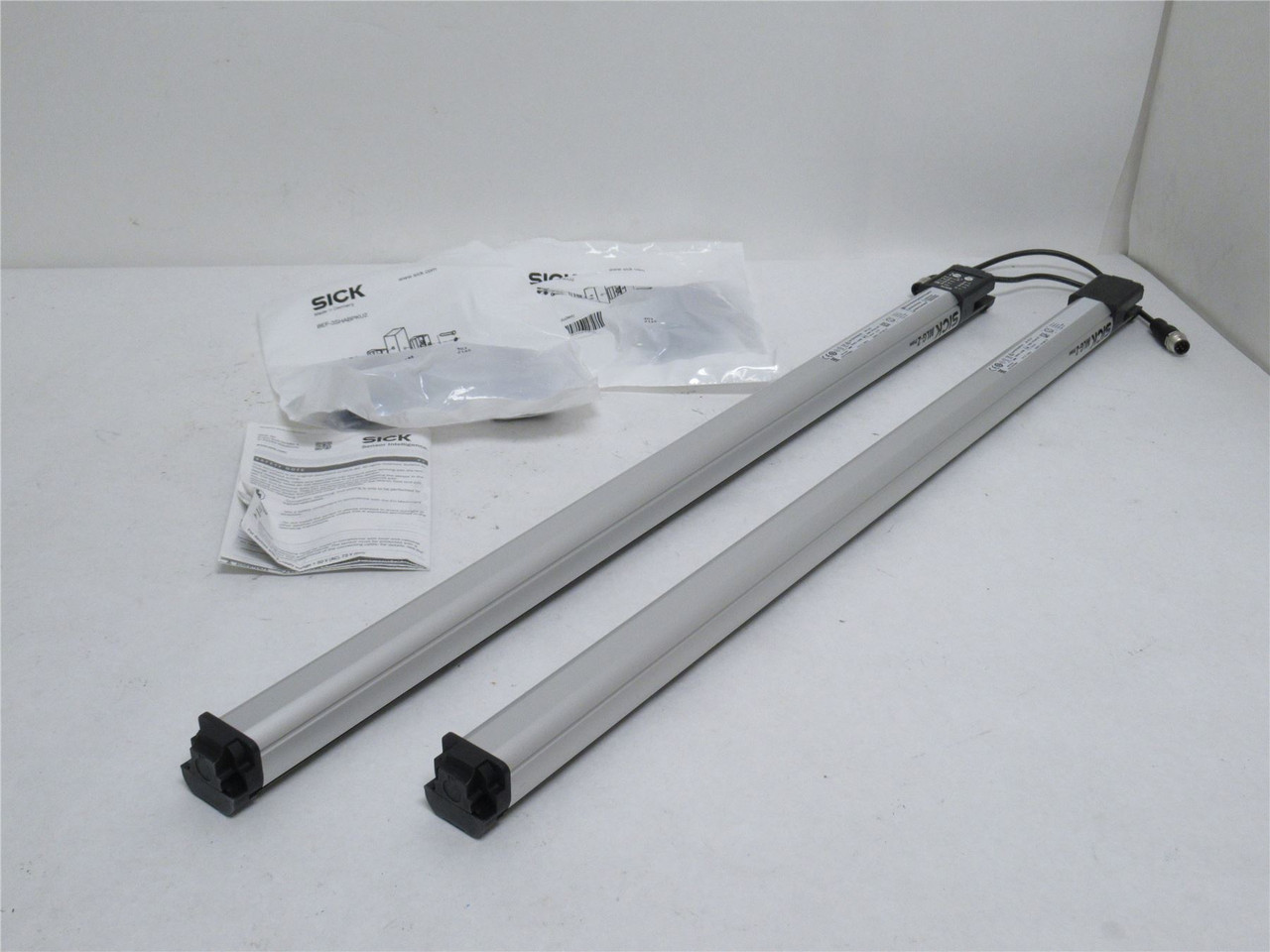 SICK MLG10S-0590A10501; Measuring Automation Light Grids; 24V