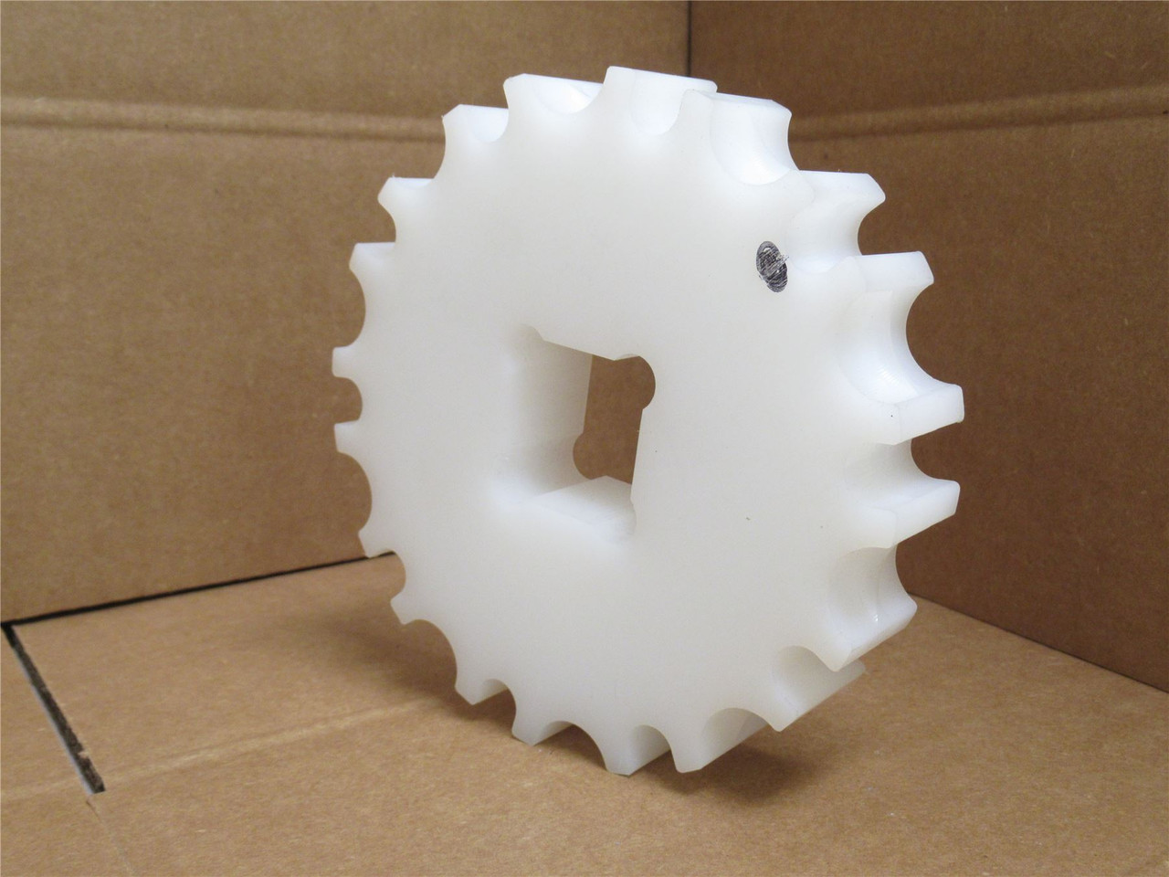 AEN HUD620; Poly Sprocket 10 Teeth; 1-1/2'' Sq ID