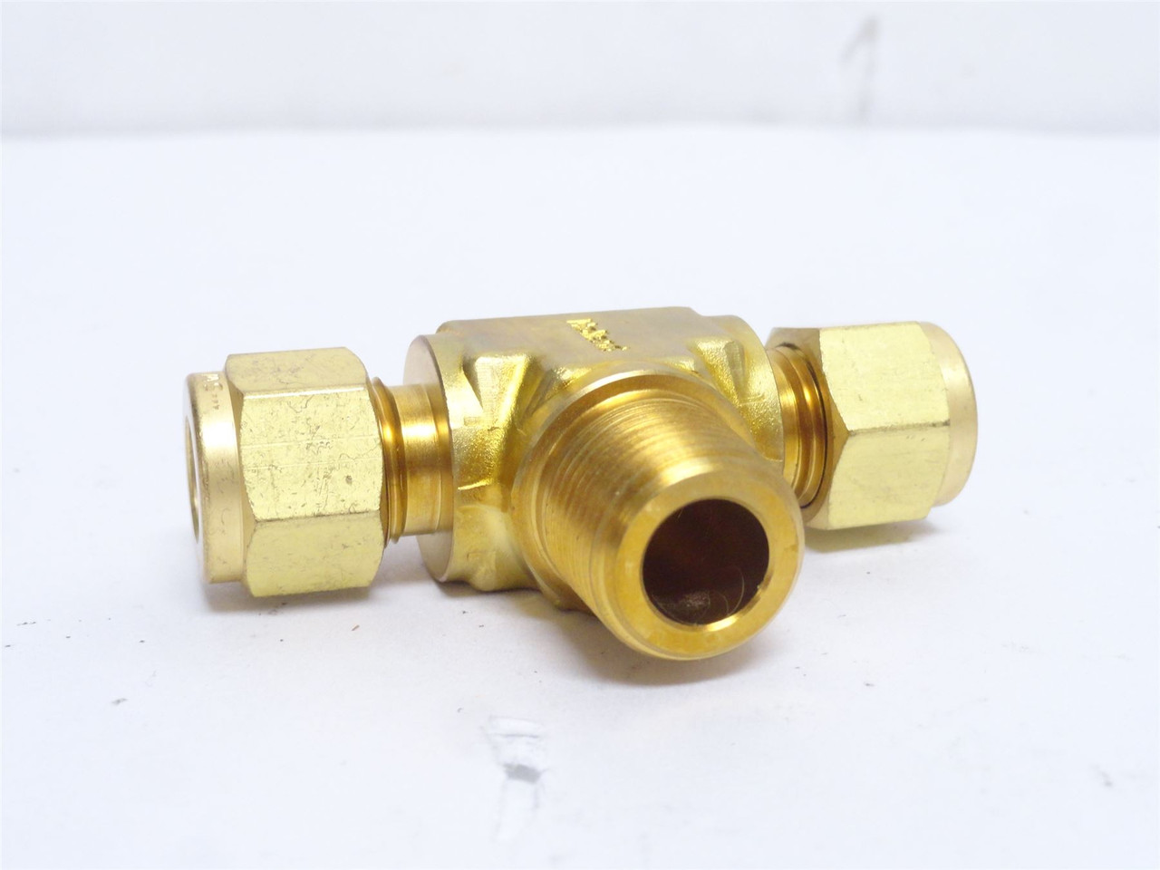 Swagelok B-600-3-6TTM; Compression Tee; 3/8" Tube x 3/8NPT