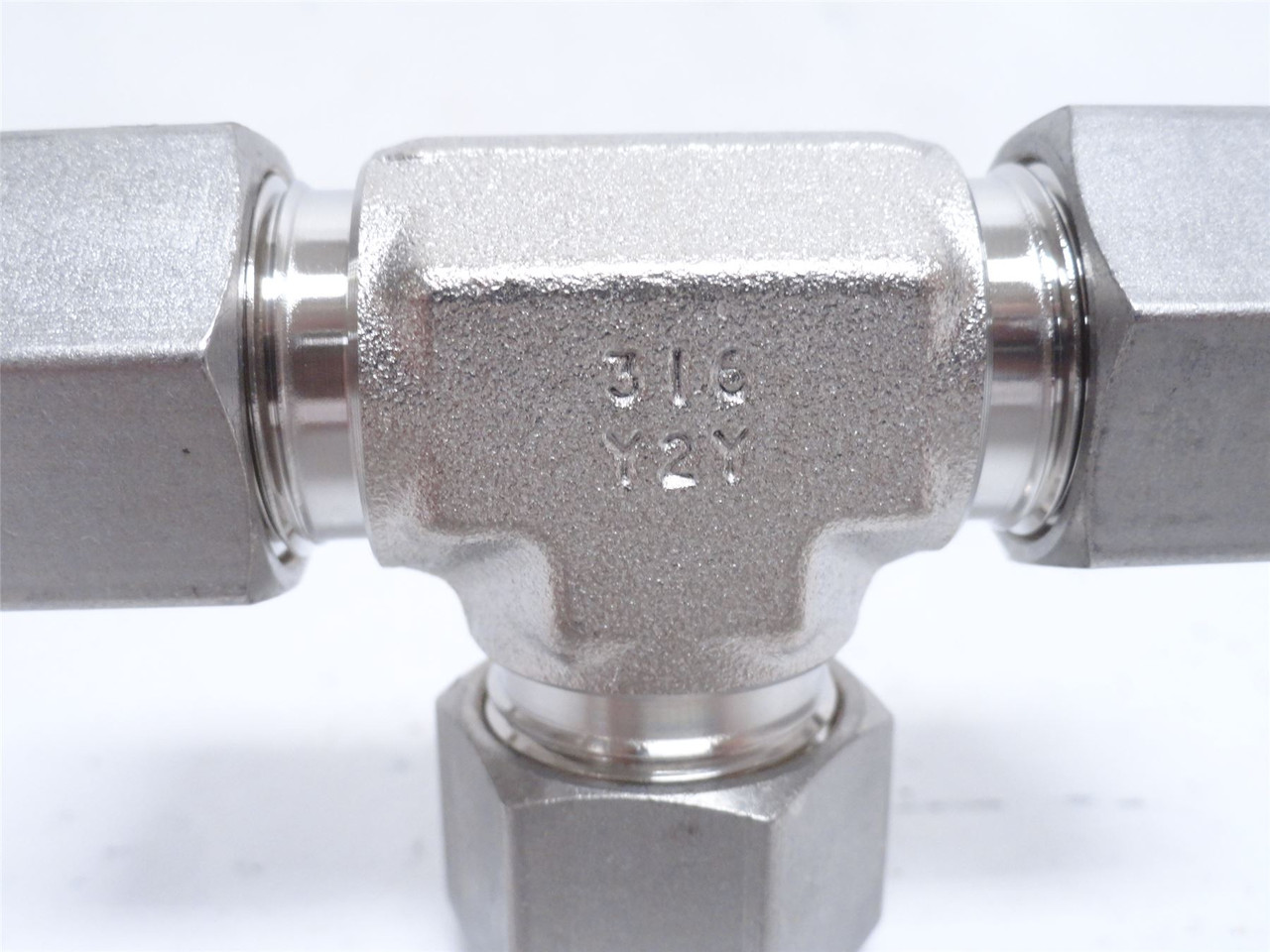 Swagelok SS-810-3; Air Tube Tee; SS-316; 1/2" Compression