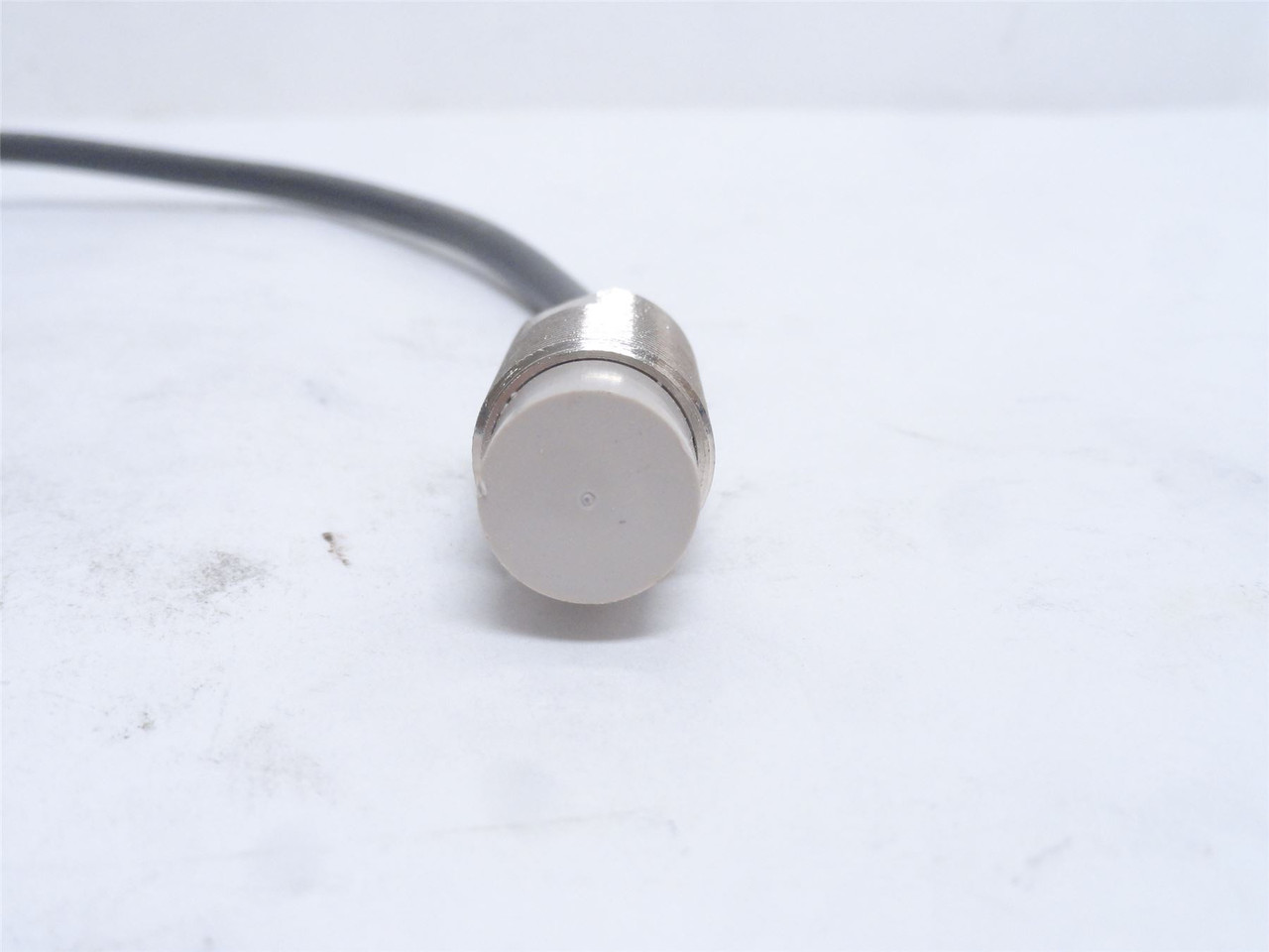 Omron E2E-X10ME1; Inductive Proximity Sensor; 12-24VDC; NPN