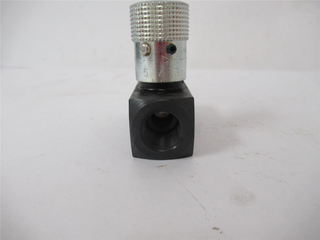 Parker F600S; Hydraulic Flow Valve  8 gpm Max Flow 3/8" NPT