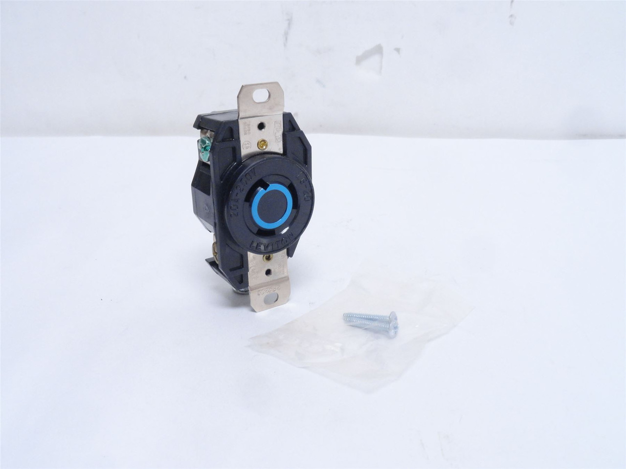 Leviton 2320; Grounding Locking Receptacle; 20A; 250VAC