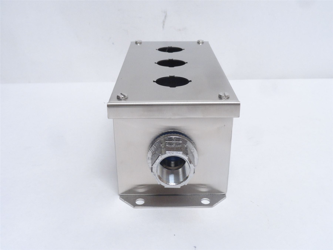 Square D 9001KYSS3; Control Enclosure; SS; 3-Hole; 30mmID