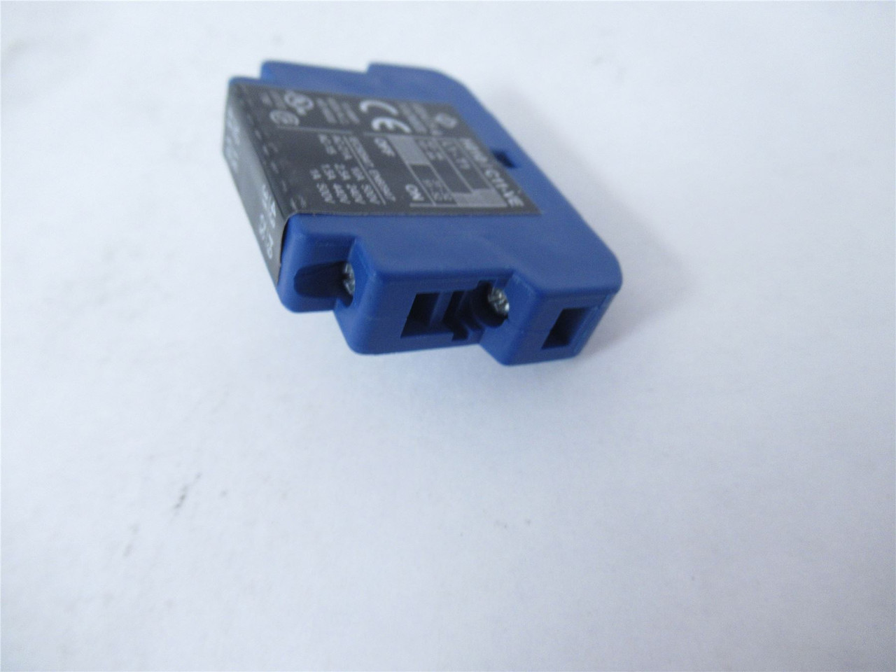 Kraus and Naimer H010/C11-VE; Aux Contact 10A 600VAC 2Pole