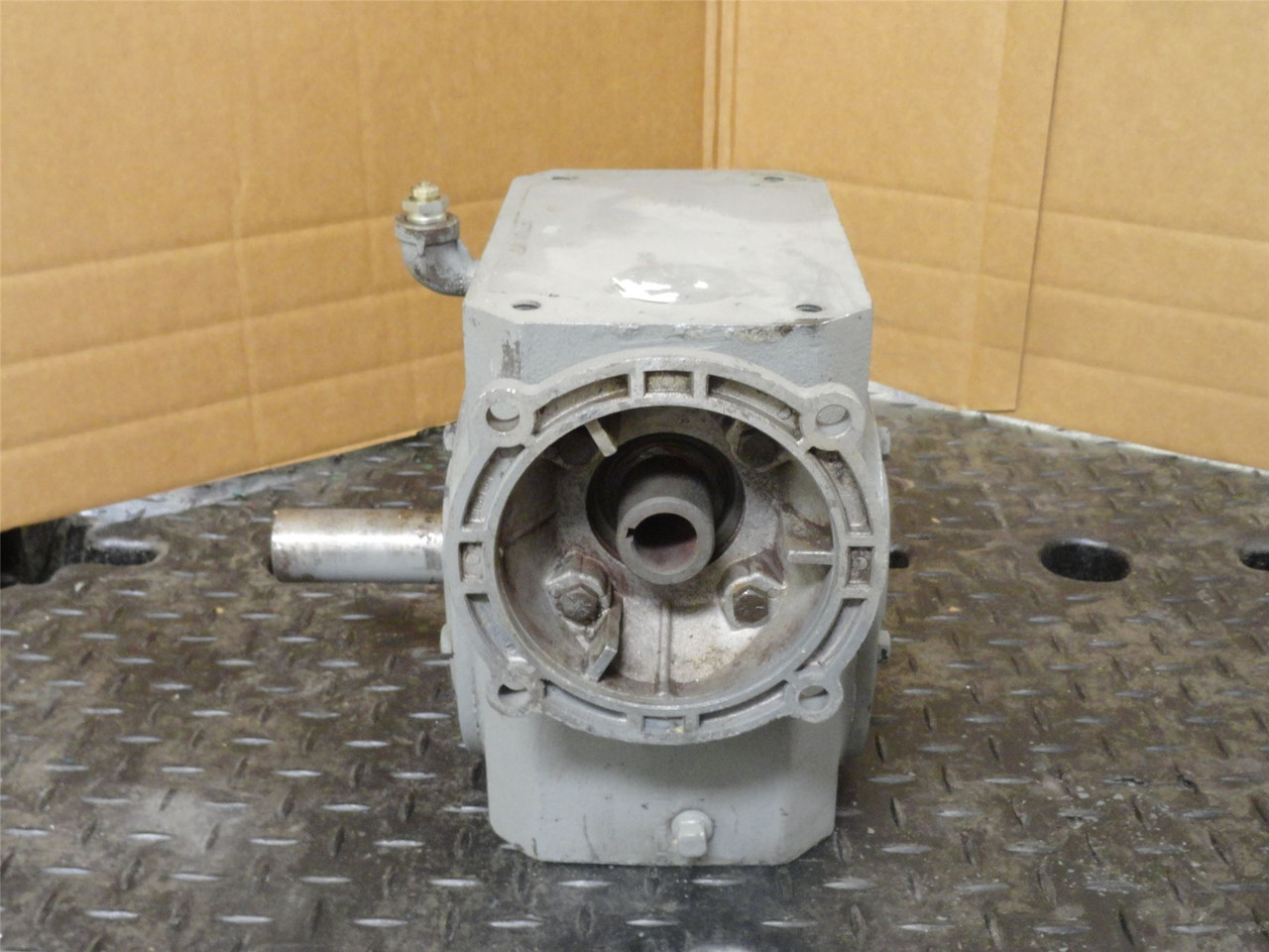 Boston Gear F732-40-B7-G; Speed Reducer; RA; 40:1 Ratio