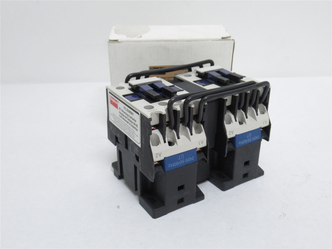 Dayton 2UXN1; Reversing Contactor 9A; 3P; 600VAC; Coil: 240V