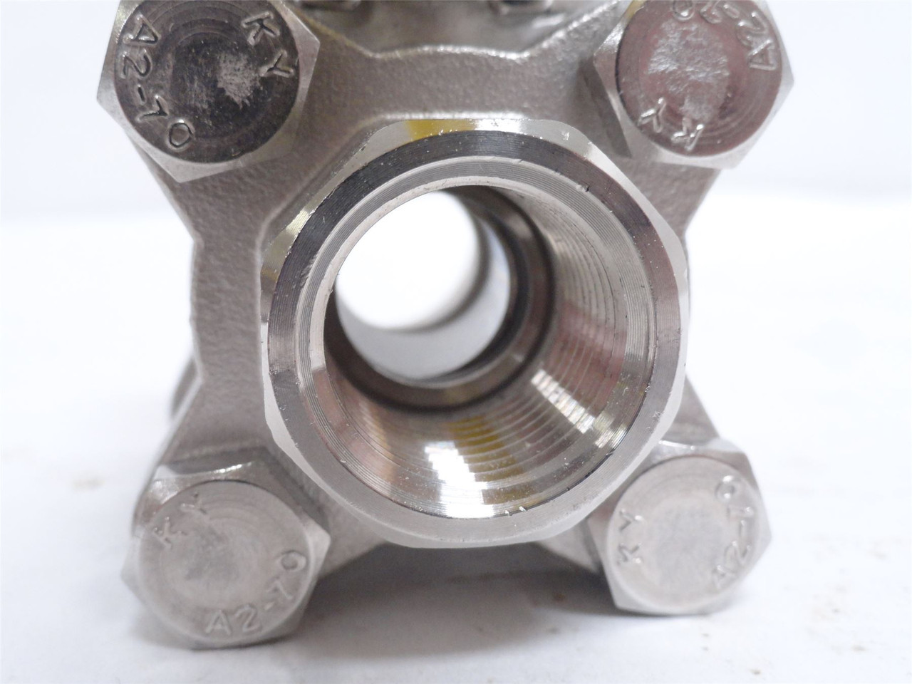 JamFlow YK5313-1/2; Ball Valve; SS; 1/2NPT x 1/2" Socket