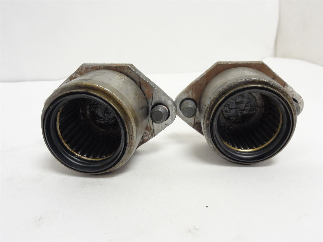 Spicer 2104-5675X; Half Round Heavy-Duty U-Joint; Greaseable