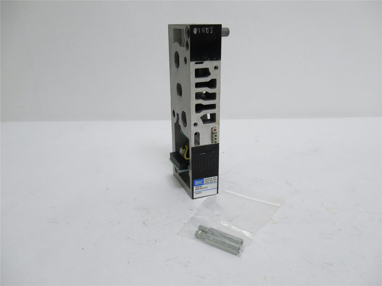 MAC 92B-000-CL3; Single Solenoid; 3/8FNPT; Middle; Pos Common