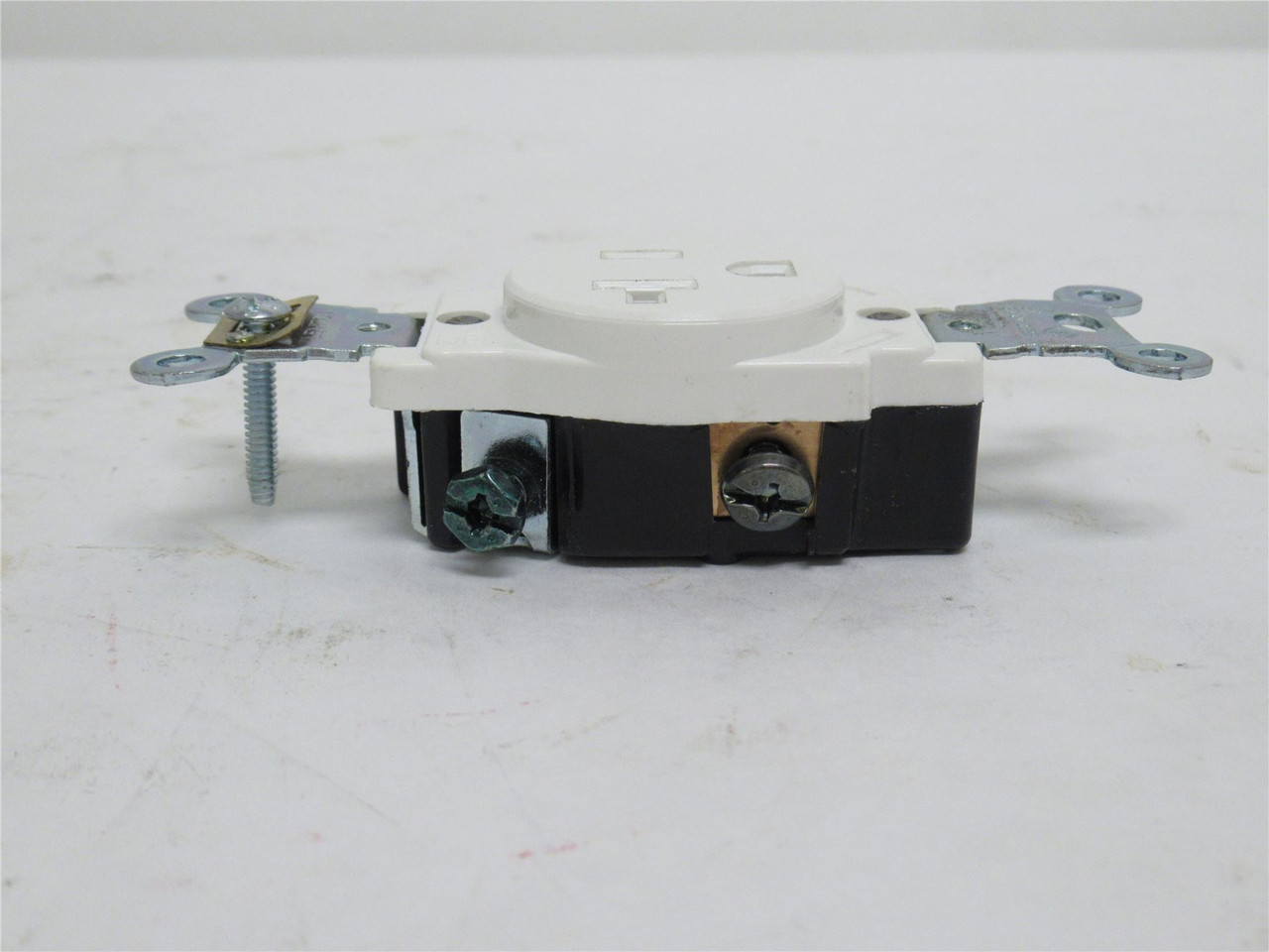 Leviton 5361-W; Receptacle; 15A; 125VAC; 2P; 3-Wire