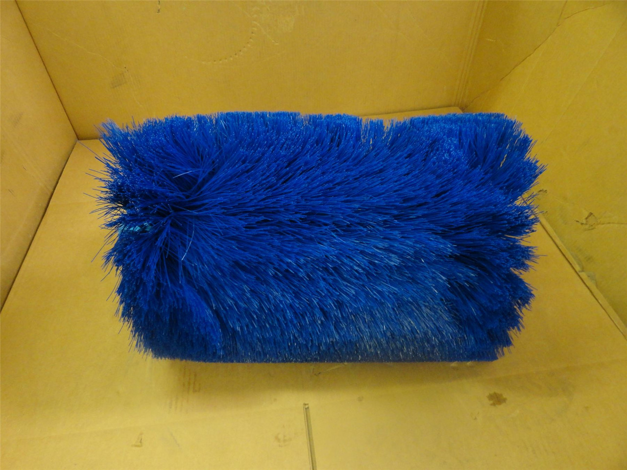 MFG- LMCPS2017005; Stiff Blue Brush 22" Long x 18"OD; 1-3/8"ID