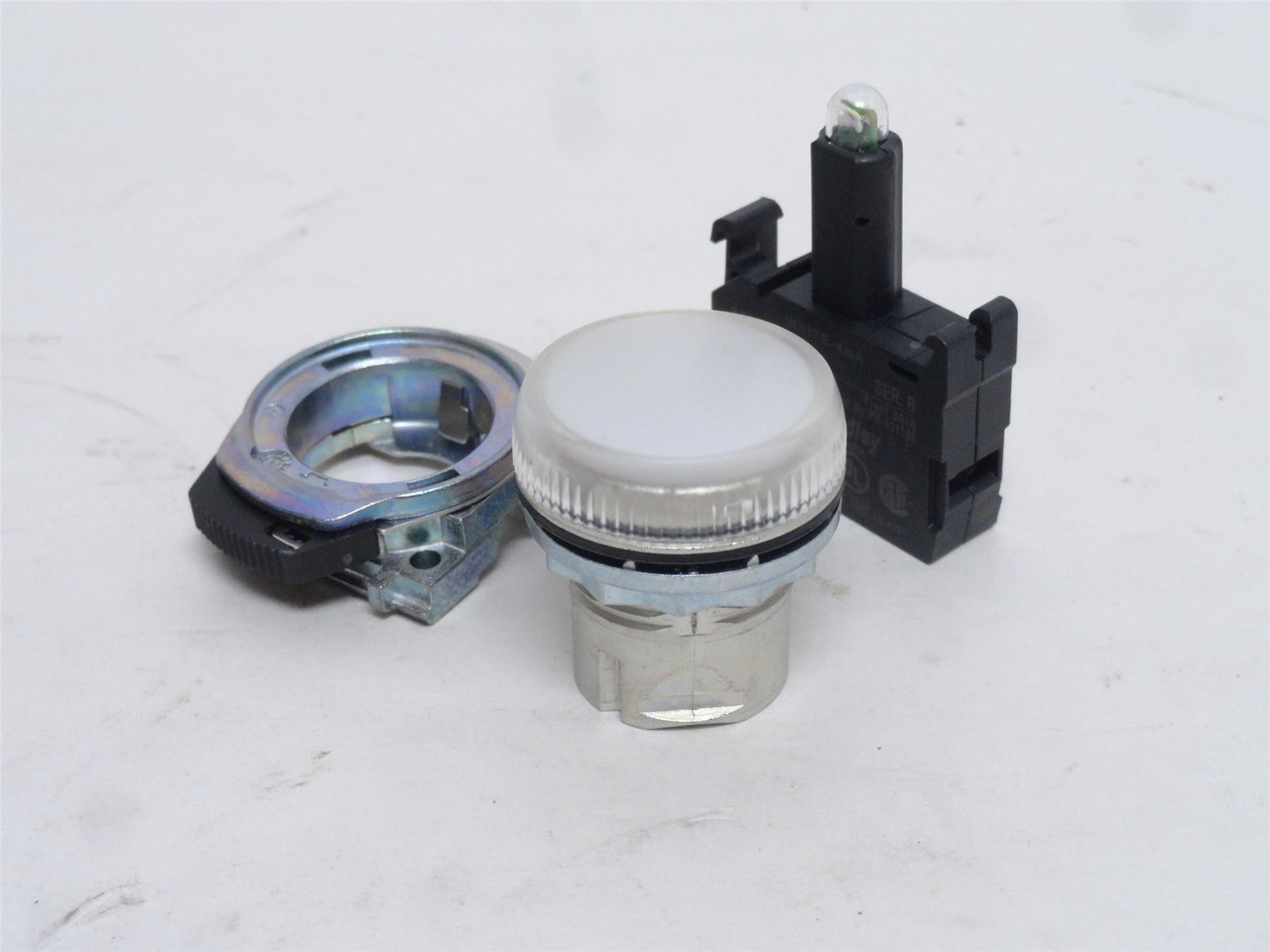 Allen-Bradley 800FM-P7MN7W; Clear Pilot Light; 24VDC; 22mm