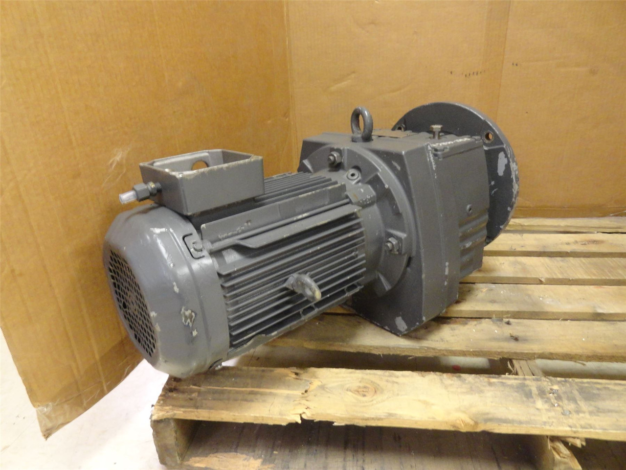 JBT 320055AAXA; AC Gearmotor 93.38:1 Ratio 5HP; 230/460V; 3PH; 60HZ