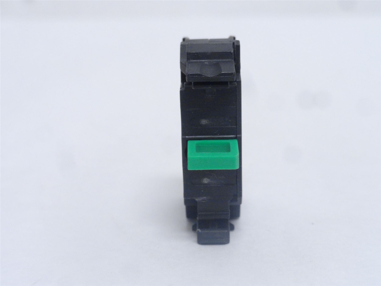 Siemens 3SU1400-1AA10-1BA0; Contact Block; 6A; 230VAC; 1-NO